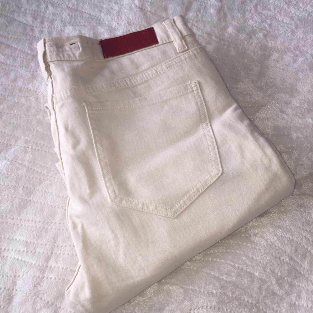 7DIAMONDS WHITE STRAIGHT LEG BUTTON FLY JEANS 30’s